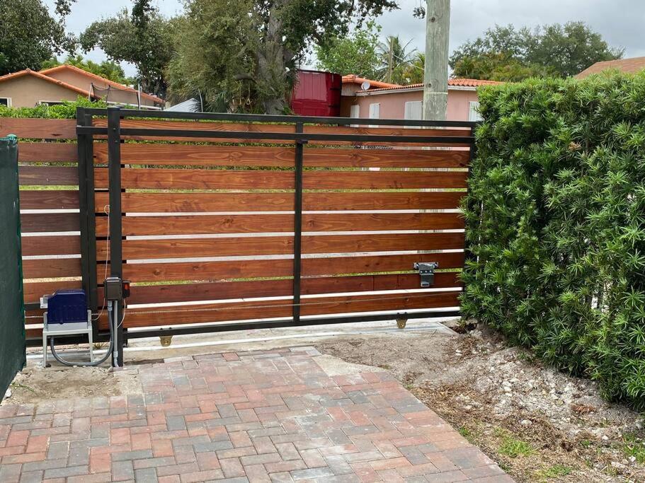Cozy 1-Bedroom Rental In Miami Exterior foto